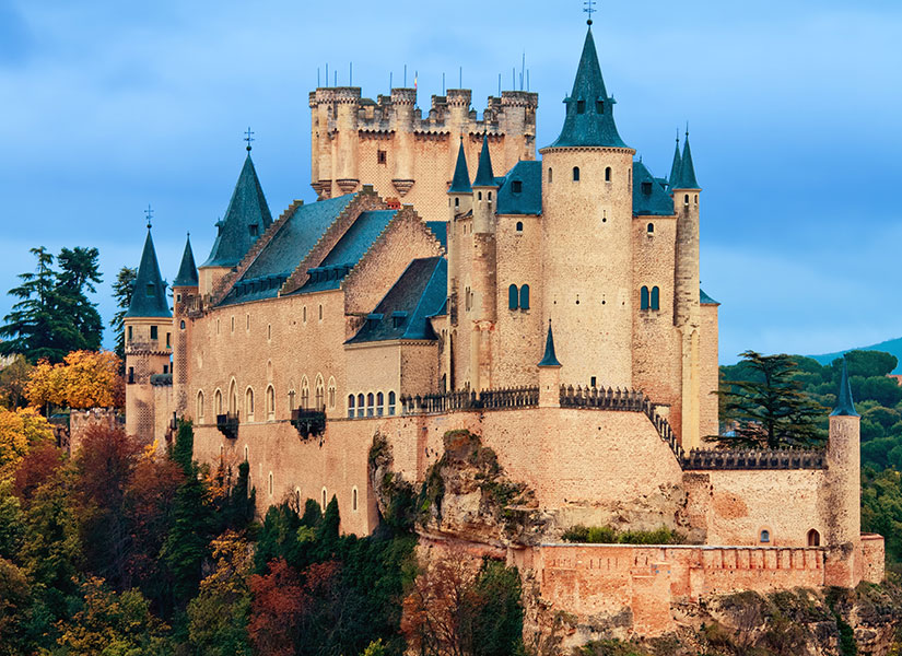 Geçmişte İspanya krallarına ev sahipliği yapmış Alcazar Sarayı.