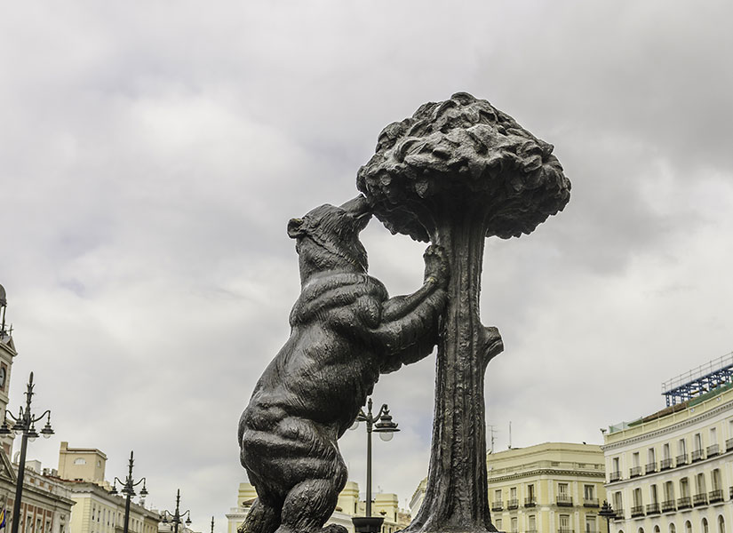 Puerta del Sol, şehrin en ünlü meydanı.