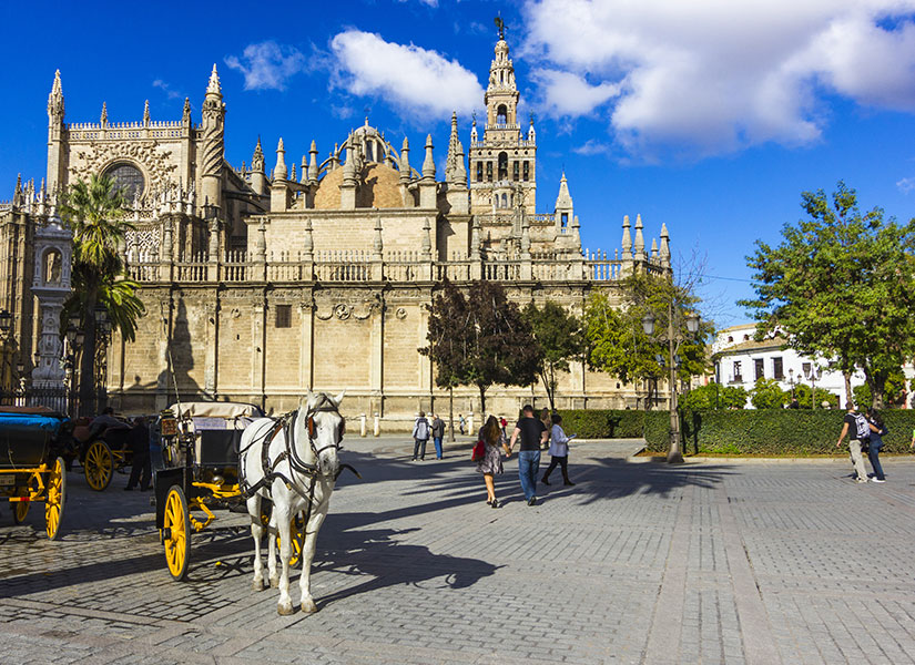 Gotik mimari örneklerinden Sevilla Katedrali.