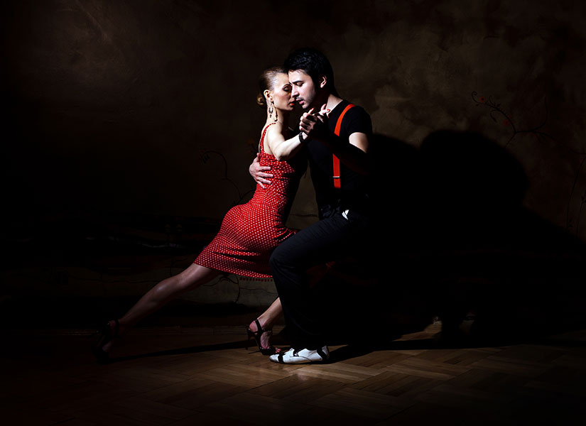 Dans gösterilerini izlemeyi sevenlerin Buenos Aires'te gidebileceği gösterişli mekanlardan Salon Canning.