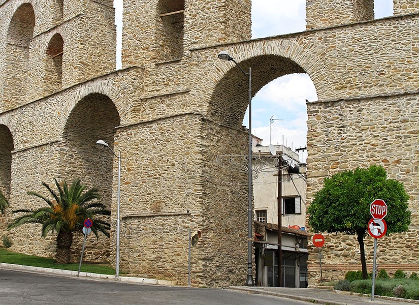 Kavala'nın simgesi Osmanlı eseri olan su kemeridir.