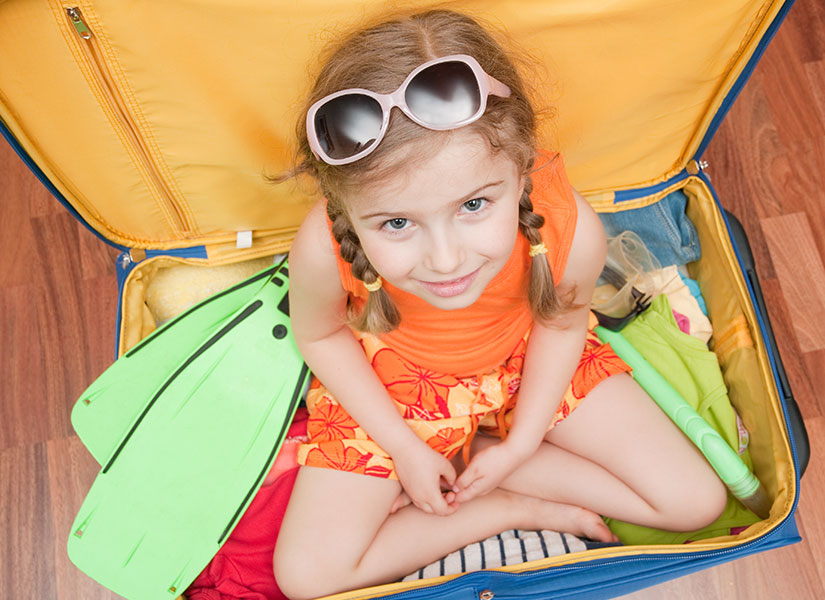Seyahat ederken yavaş yavaş çocuğunuzun da birtakım sorumluluklar almasını sağlayın.