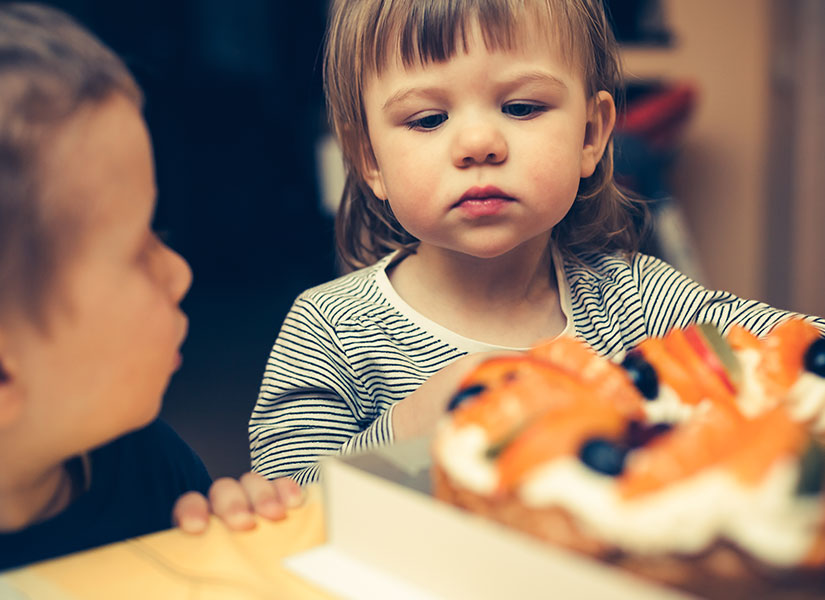 Çocuğunuzun damak zevkini, gittiğiniz yere özgü yemekleri tattırarak geliştirebilirsiniz.