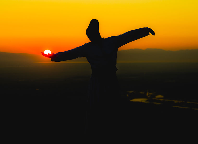 Mevlana şehri Konya'nın sokakları, meydanları, çarşıları ve camileri her sene ramazan ayına hazırlanır. 