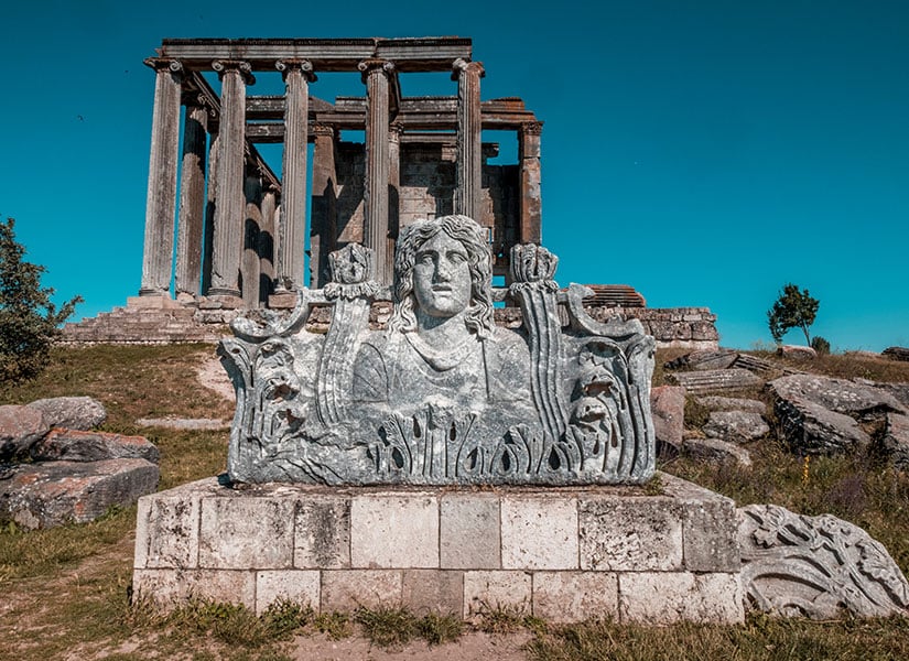 Kütahya gezilecek yerler Aizonai Antik Kenti Zeus Tapınağı