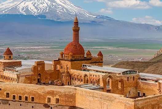 Ağrı'da gezilecek yerler - Ağrı Dağı - İshak Paşa Sarayı