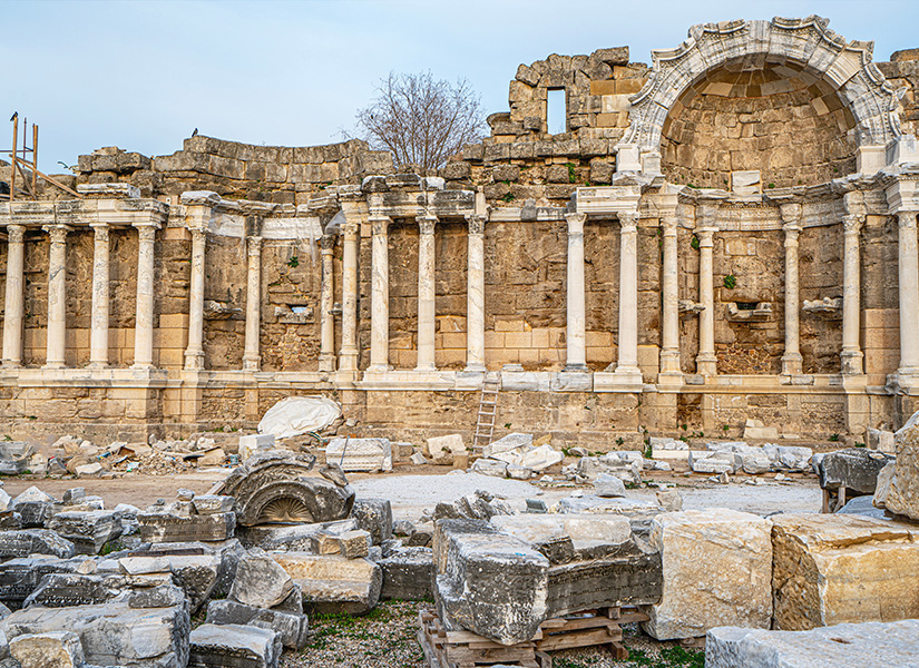 anıtsal çeşme nymphaeum side gezilecek yerler