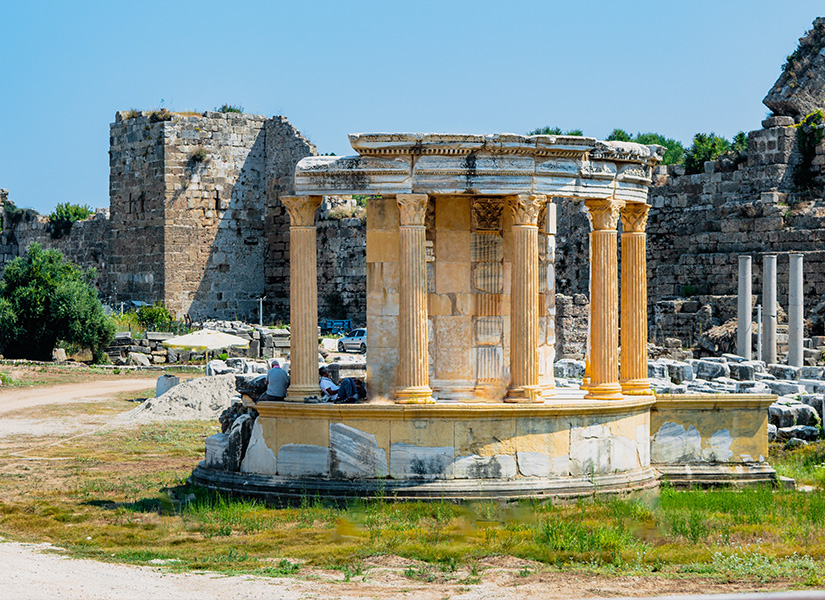 tike tyche tapınağı antalya side gezilecek yerler