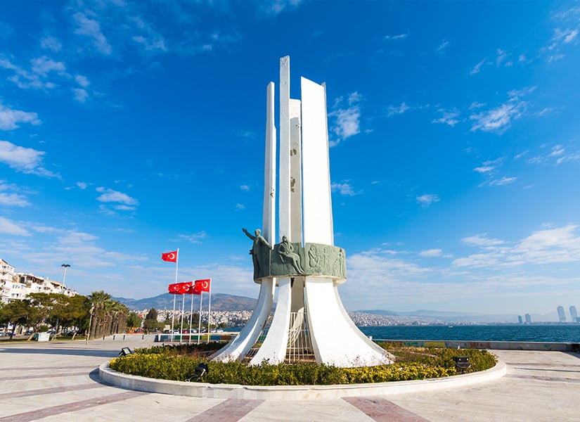 atatürk anıtı karşıyakada gezilecek yerler