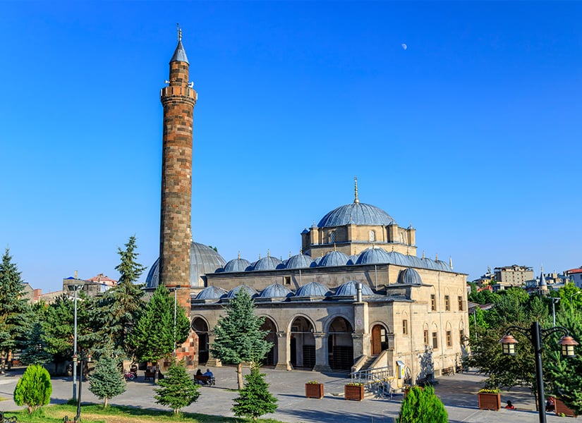 karsta gezilecek yerler evliya camii