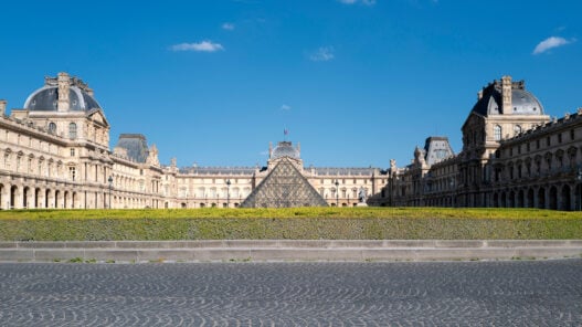 louvre müzesi gezi rehberi önemli eserler bilet ücreti saatler