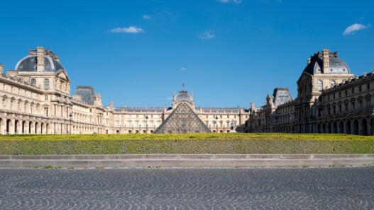 louvre müzesi gezi rehberi önemli eserler bilet ücreti saatler