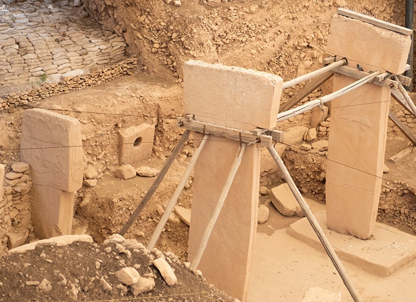 göbeklitepe t şeklindeki dikilitaşlar megalitler