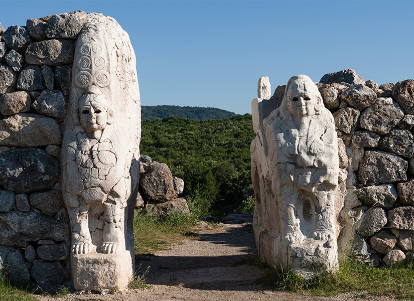 yukarı şehir anıtsal kapılar aslanlı sfenksli kral kapısı hattuşa antik kenti gezi rehberi
